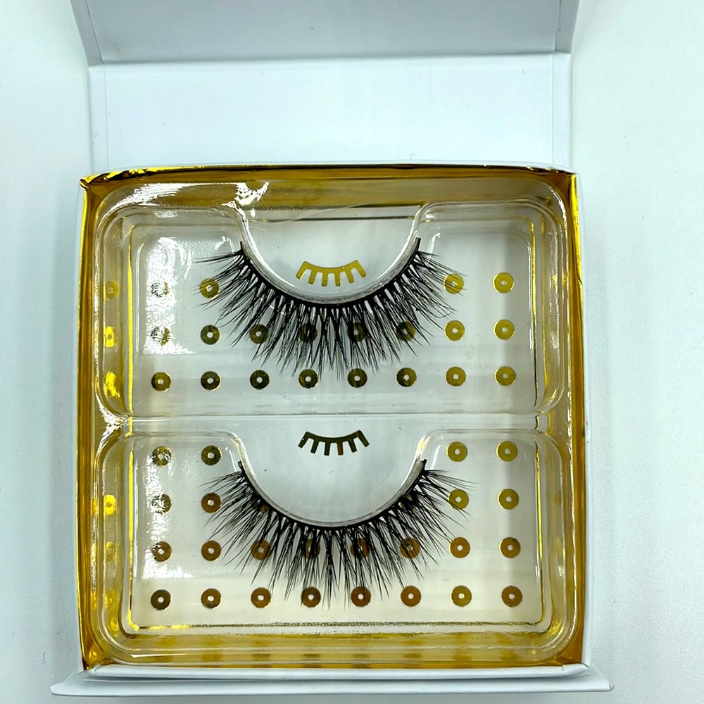 Battington Monroe 3D Silk Lashes (NWT)